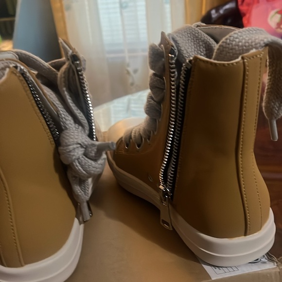 Alan Vincent size 39 New with out tag, closet, clean out sale. - Picture 7 of 12